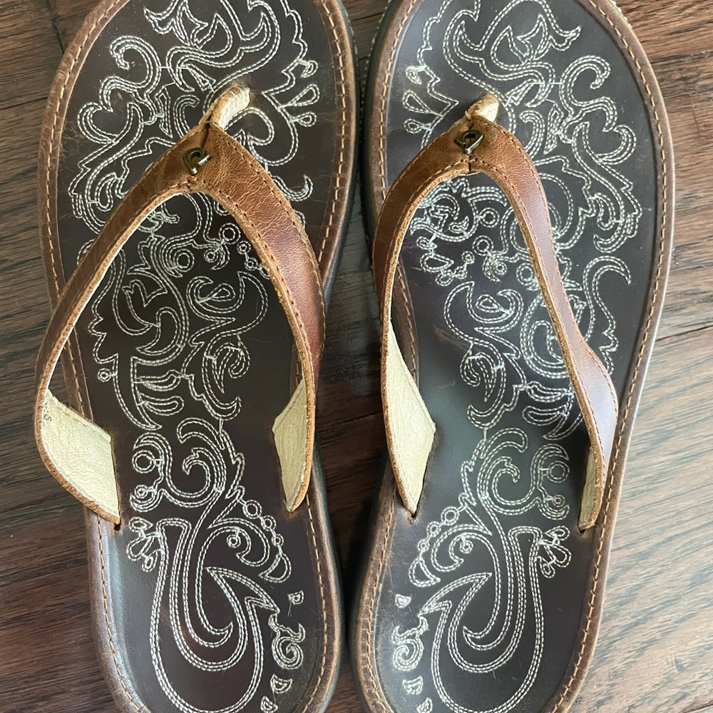 Olukai Paniola - Natural color. Amazing condition size 7